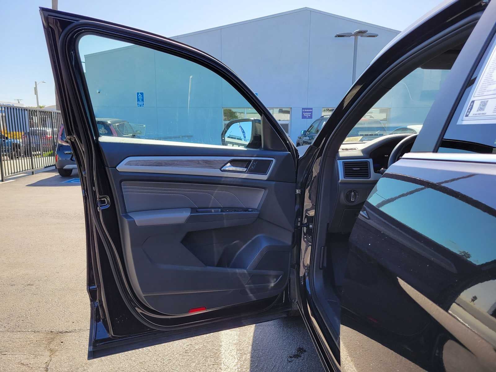 2023 Volkswagen Atlas Cross Sport 2.0T SE